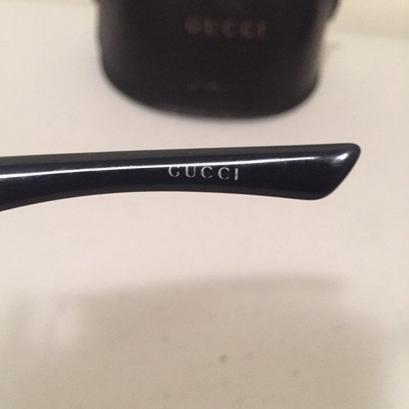 Authentic Gucci Women Sunglasses W/ Cloth and Case - Picture 3 of 4
